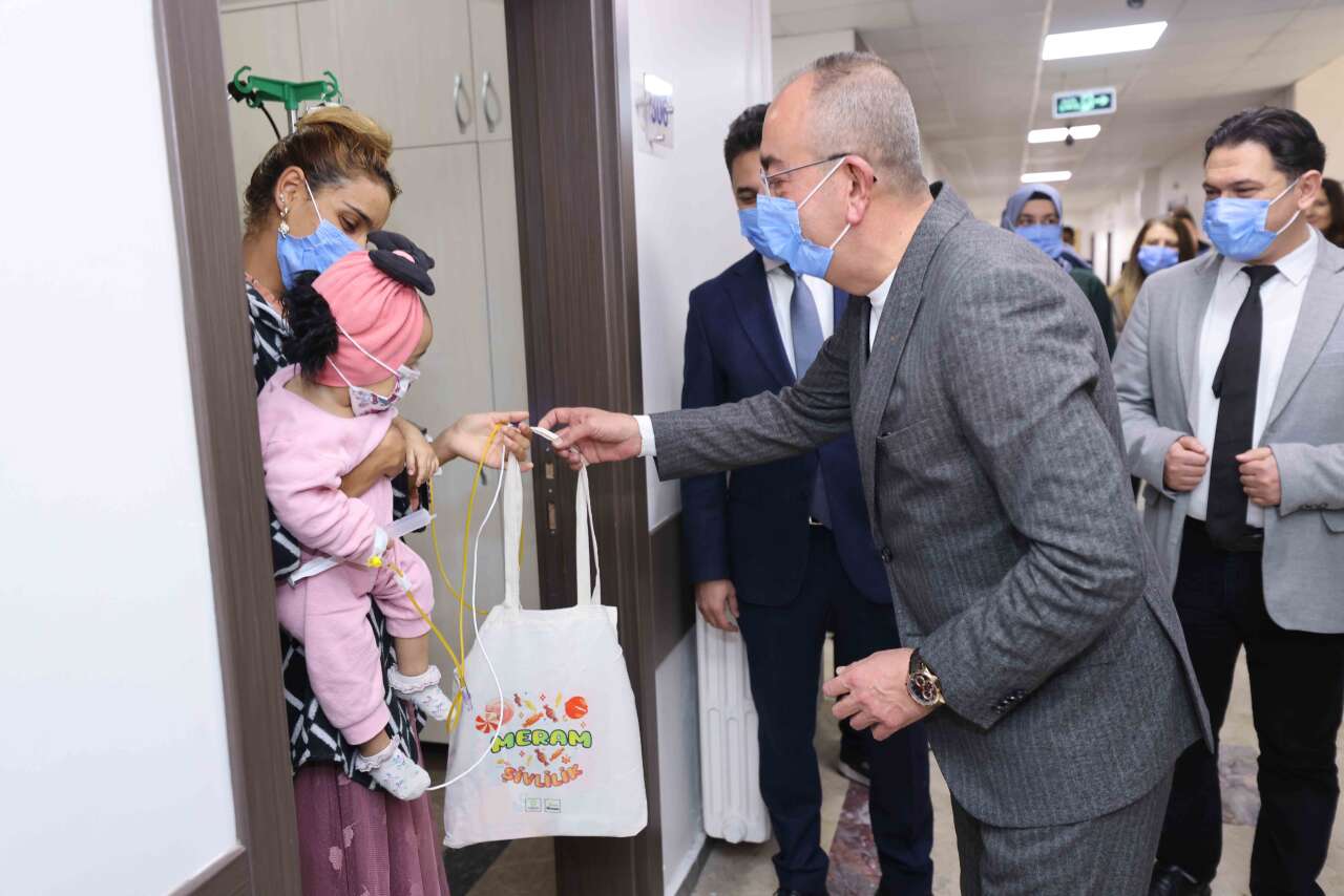 Konya sokaklarını şenlendiren şivlilik, hastane odalarına da yansıdı 5